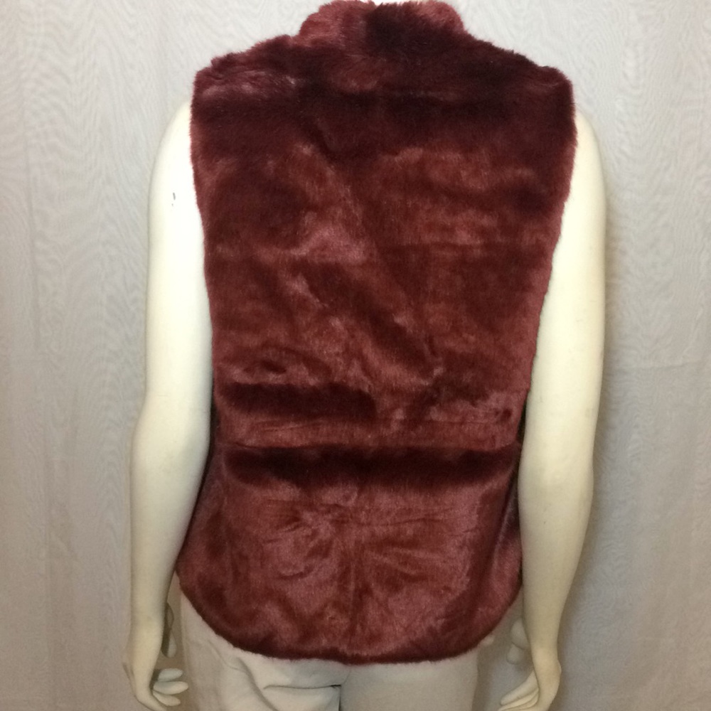 Pure hype, faux fur vest. - Picture 3 of 9
